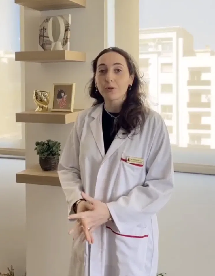 Portrait du Dr Imane Berrada, dermatologue-vénérologue à Casablanca
